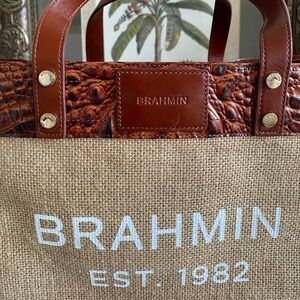 🌴 $ALE 🌴BRAHMIN “MEREDITH” BURLAP AND LEATHER SIGNATURE TOTE